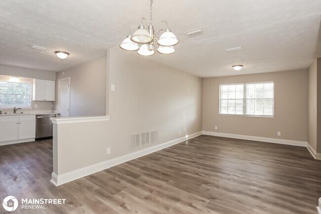 Foto del edificio - 7421 Deepwood Dr N