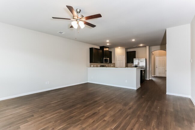 Building Photo - 7215 Victorville Dr