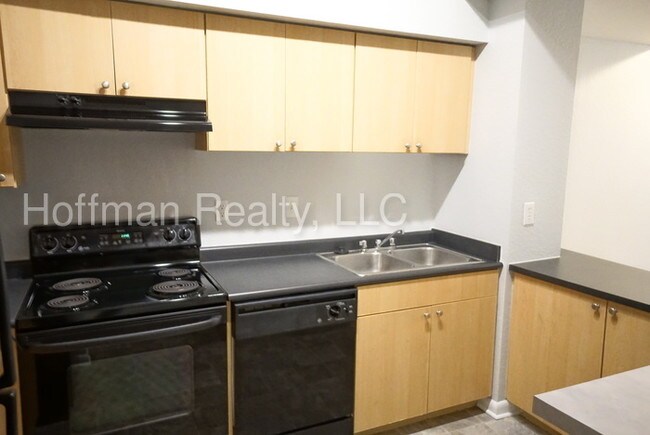 Building Photo - 2402 W Azeele St