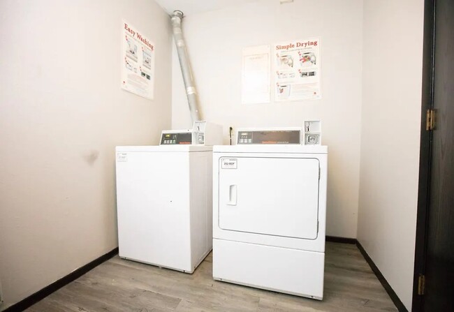 Laundry Room in Executive Building - Brandon Manor