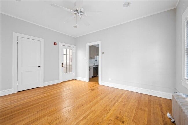 Building Photo - 911 Green Bay Rd