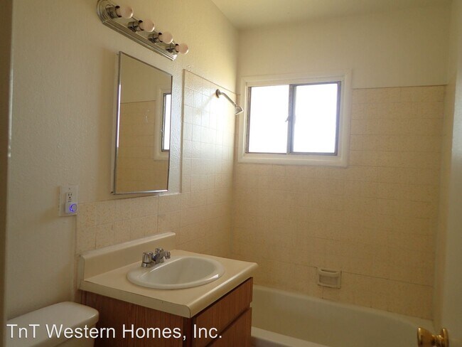 Building Photo - 2 br, 1 bath House - 241 Oasis Dr