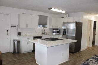 Building Photo - 75 Loha St