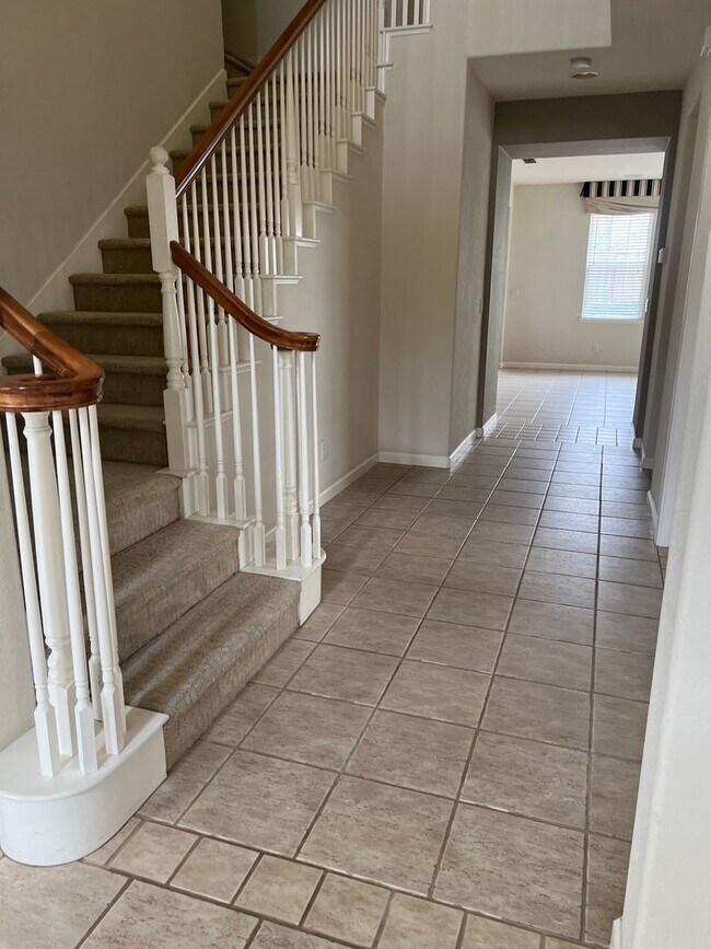 Foto del edificio - Large 4 Bedroom House