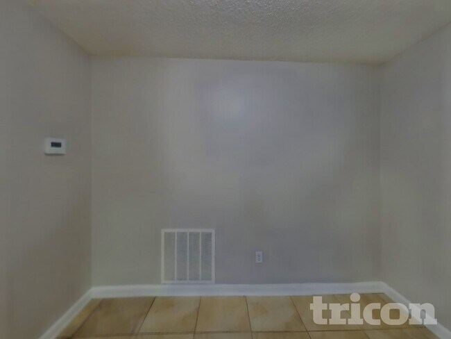 Foto del edificio - 1553 Kingfisher Blvd