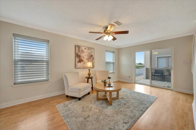 Building Photo - 1907 Glencove Dr