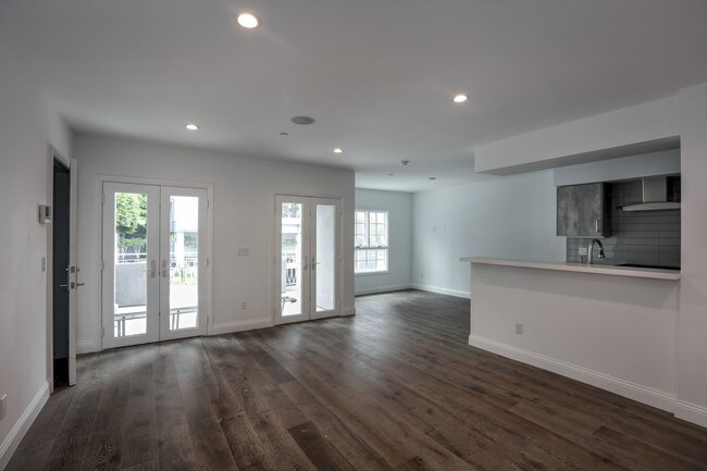Building Photo - 1109 Alta Loma Rd