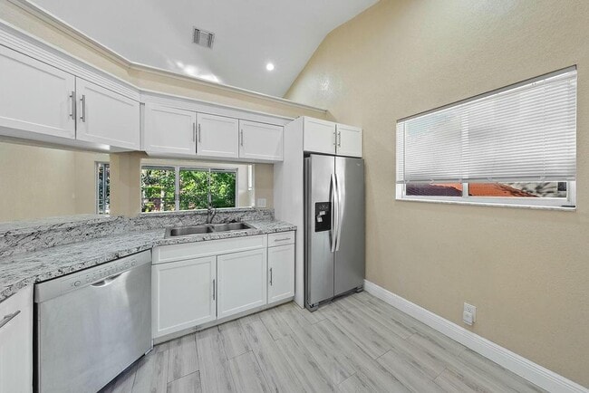 Building Photo - 13 Via de Casas Sur