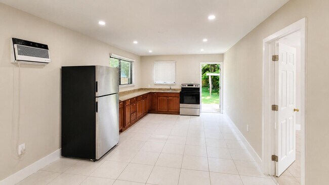 Building Photo - 6220 SW 27th St