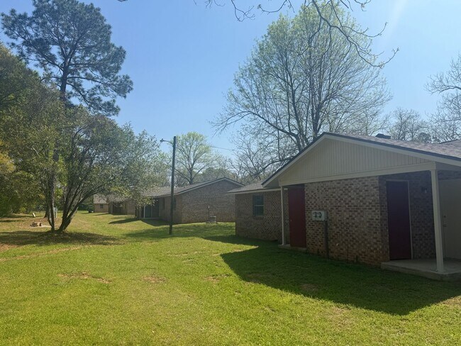 Building Photo - 210 Schley Dr