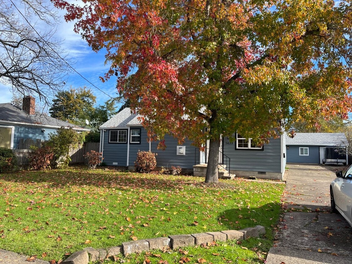 Charming Bungalow - Charming Bungalow
