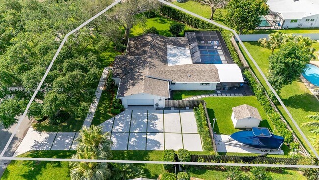 Building Photo - 16650 SW 77th Ct