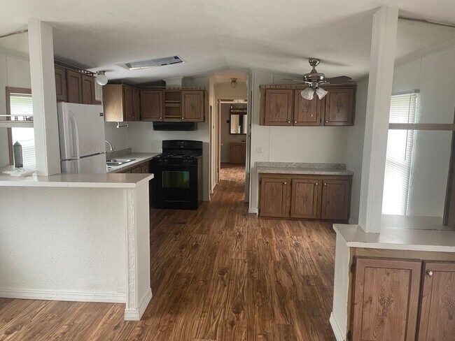 Foto del edificio - 3 Bedroom 2 Bathroom (move-in ready)