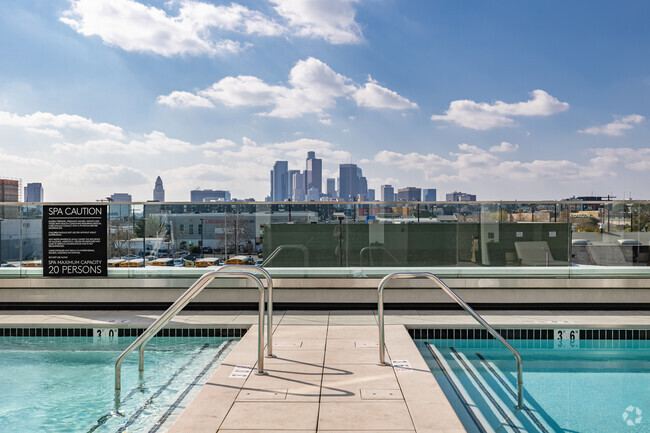 Rooftop Pool - Park East