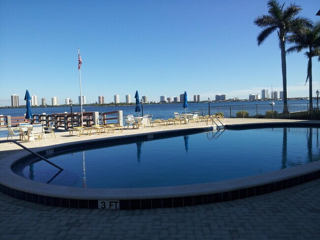 Foto del edificio - 105 Paradise Harbour Blvd