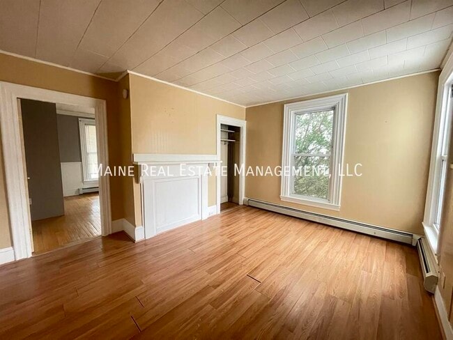 Building Photo - 59 Elm St