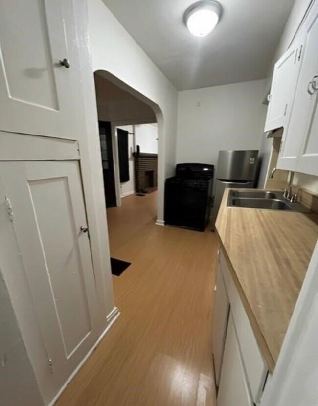 Kitchen - 28 Richmond Ave