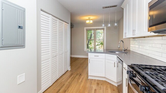 Foto del edificio - Stunning 1 bed 1 bath in the Lincoln Square area