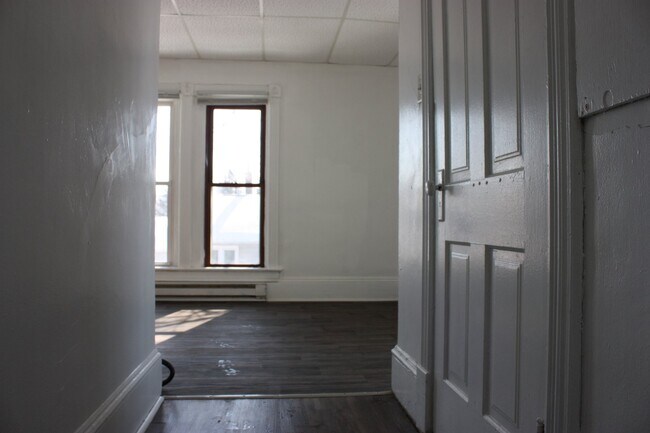 Building Photo - 303 Logan Ave