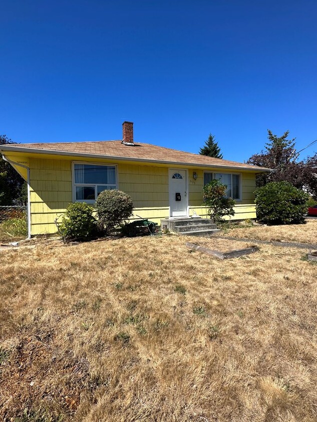 Primary Photo - Perfect & Charming 3 bedroom 1 Bath Ramble...