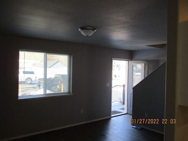 Foto del edificio - Beautifully remodeled 3 bed, 3 bath Duplex