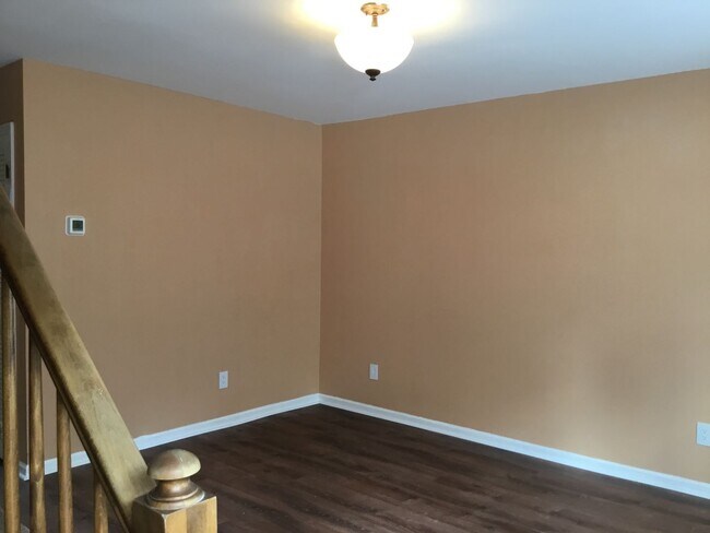 Foto del edificio - 486 Willowspring Ln