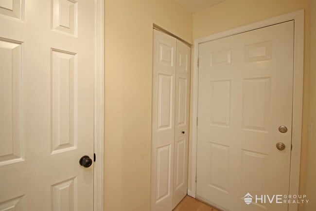 Building Photo - 412 Northfield Ct