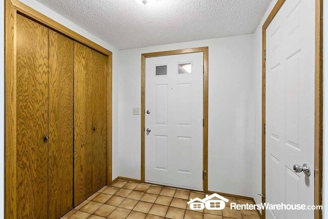 Building Photo - 3004 Pine Ridge Dr