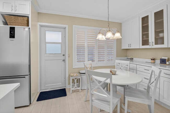 Foto del edificio - 817 N Ocean Blvd