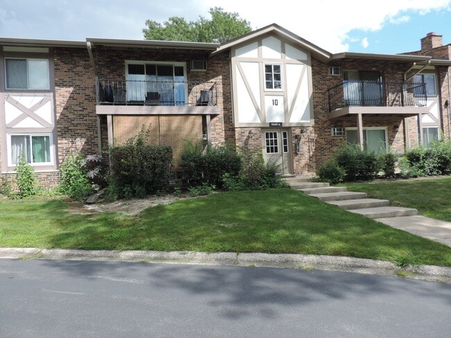 Building Photo - 9S025 Lake Dr