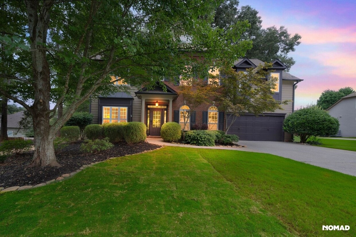 Foto principal - Spacious 5BR/3.5 Bath Home in Cumming in a...