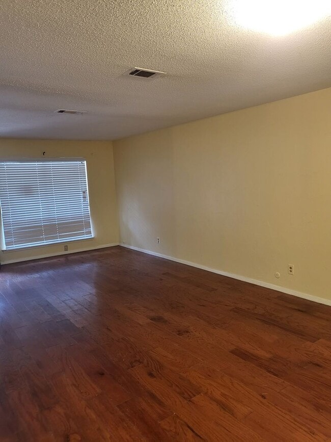 Building Photo - 1551 Pamela Ln