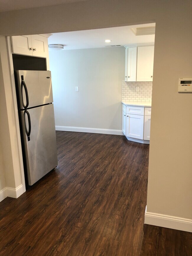 671 Deer Park Rd Unit Cottage, Dix Hills, NY 11746 Apartments in Dix