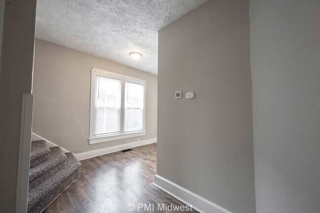 Foto del edificio - Charming 2-Bedroom Duplex in Indianapolis ...