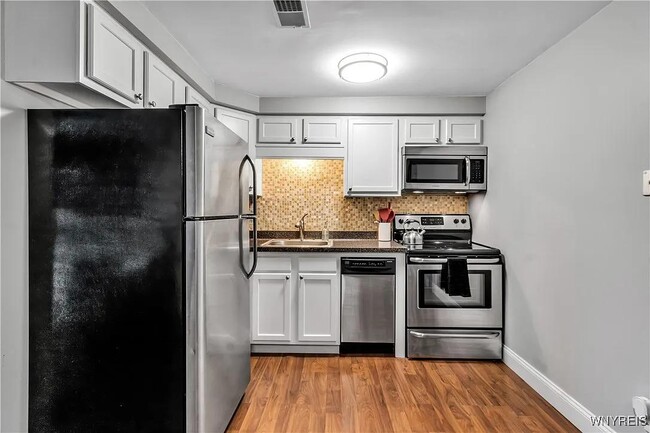 Building Photo - 770 W Ferry St