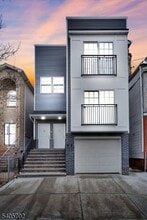 Building Photo - 225 S 9th St