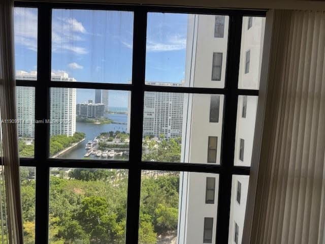 Foto del edificio - 18181 NE 31st Ct