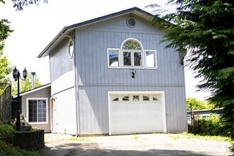 Building Photo - 337 6th Ave