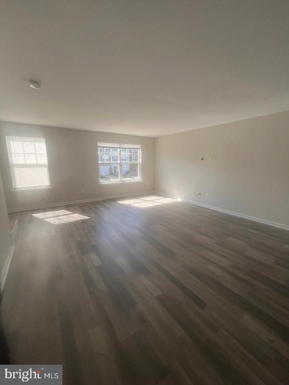 Foto del edificio - 2335 Drake Ln