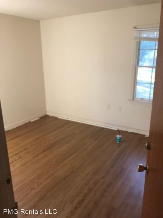 Building Photo - 2 br, 1 bath House - 229 A S. Edgewood Dr.