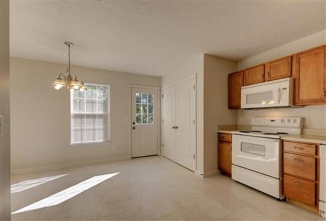 Building Photo - 916- A Charlotte Street