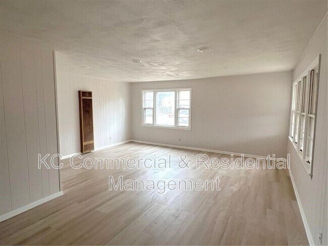 Foto del edificio - 802 E 75th Terrace