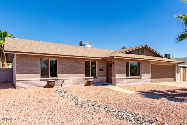 Building Photo - 1656 E Bishop Dr