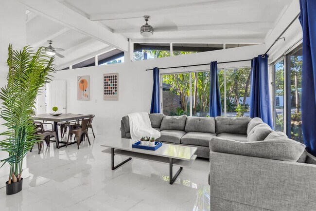 Foto del edificio - 714 NE 17th Ct