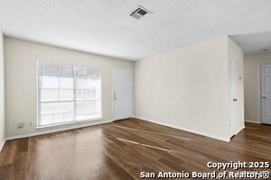 Foto del edificio - 922 Saddlebrook Dr