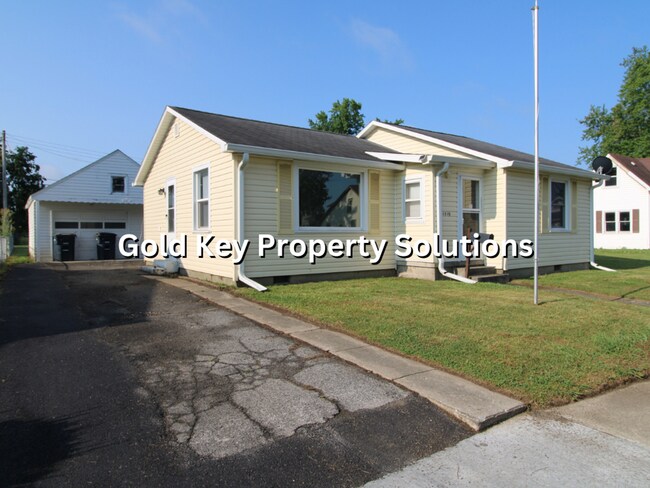 Building Photo - Cute Two Bed/One Bath W/Fenced Yard and Ga...