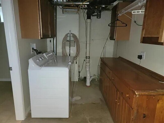 Building Photo - Springs Sweet Home F11