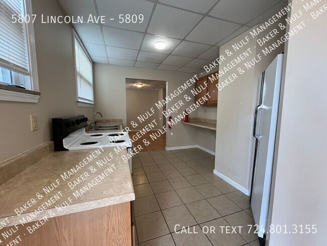 Building Photo - 1st Floor Unit in Export - Cats Allowed