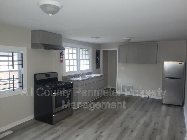 Foto del edificio - 2308 Lakewood Ave SW