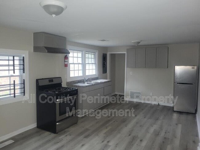 Building Photo - 2308 Lakewood Ave SW